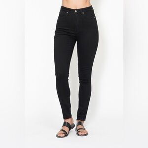 Judy Blue High Waisted Tummy Control Shield Pockets Skinny Jeans, in Black